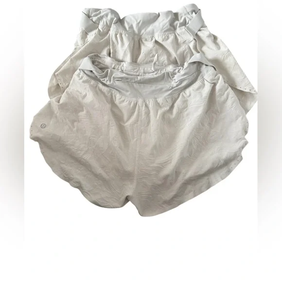 lululemon athletica Women's Airflow Bone Shorts 2” embossed size 6 - Picture 7 of 8